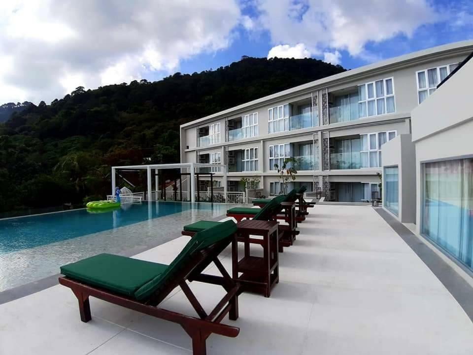 ホテル The Aristo Seaview パトン エクステリア 写真